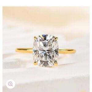 Moissanite 4 ct ring